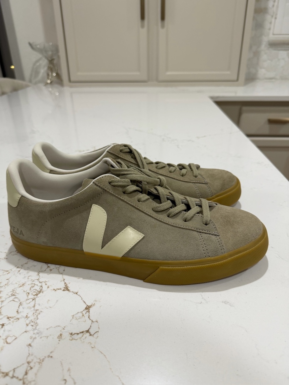 Veja Men’s Suede Campo Suede
Taupe Pierre Natural Sneakers Size 13 US